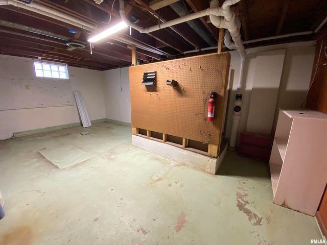 166 PARK PLAZA Drive, Canton, IL 61520