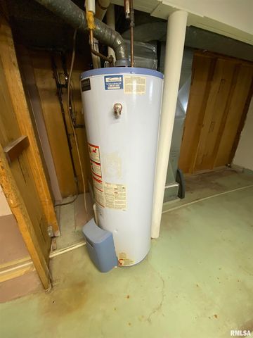 166 PARK PLAZA Drive, Canton, IL 61520