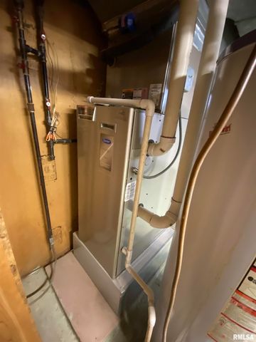 166 PARK PLAZA Drive, Canton, IL 61520