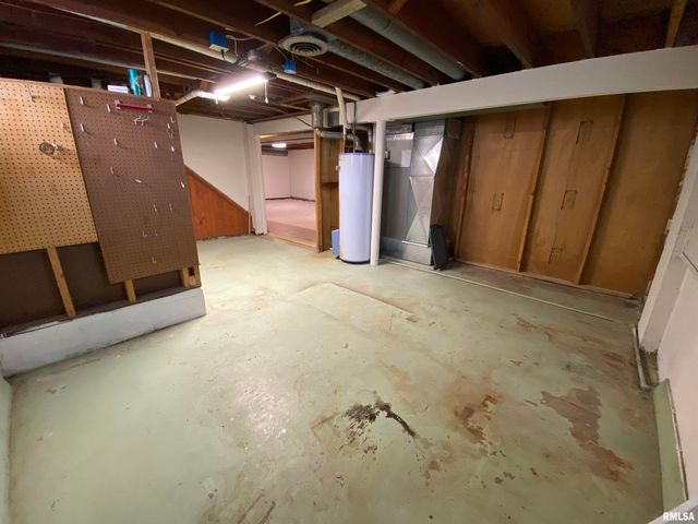 166 PARK PLAZA Drive, Canton, IL 61520