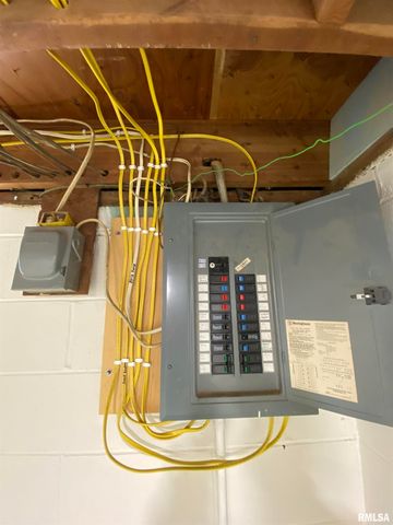 166 PARK PLAZA Drive, Canton, IL 61520