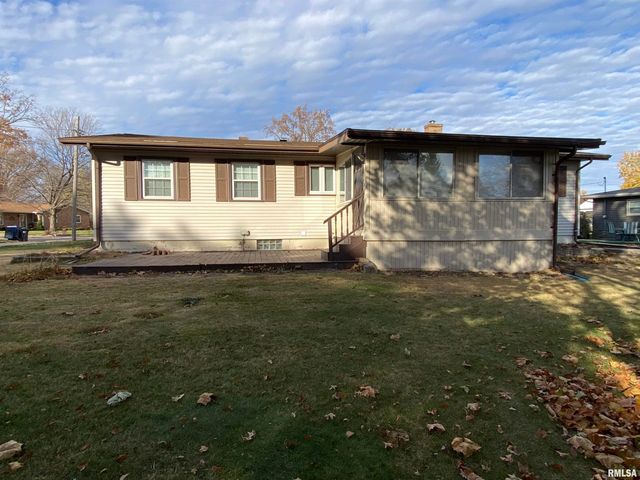 166 PARK PLAZA Drive, Canton, IL 61520