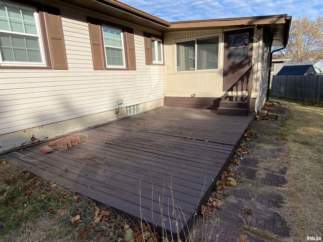 166 PARK PLAZA Drive, Canton, IL 61520