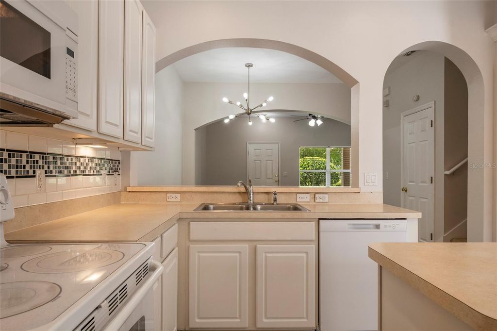 Image 11 of property listing at 9115 HUNTERS MILL DRIVE, Orlando, FL 32832