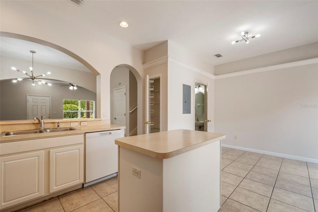 Image 12 of property listing at 9115 HUNTERS MILL DRIVE, Orlando, FL 32832
