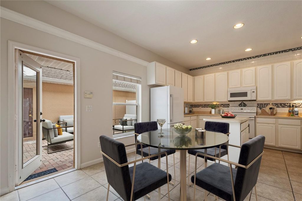 Image 15 of property listing at 9115 HUNTERS MILL DRIVE, Orlando, FL 32832