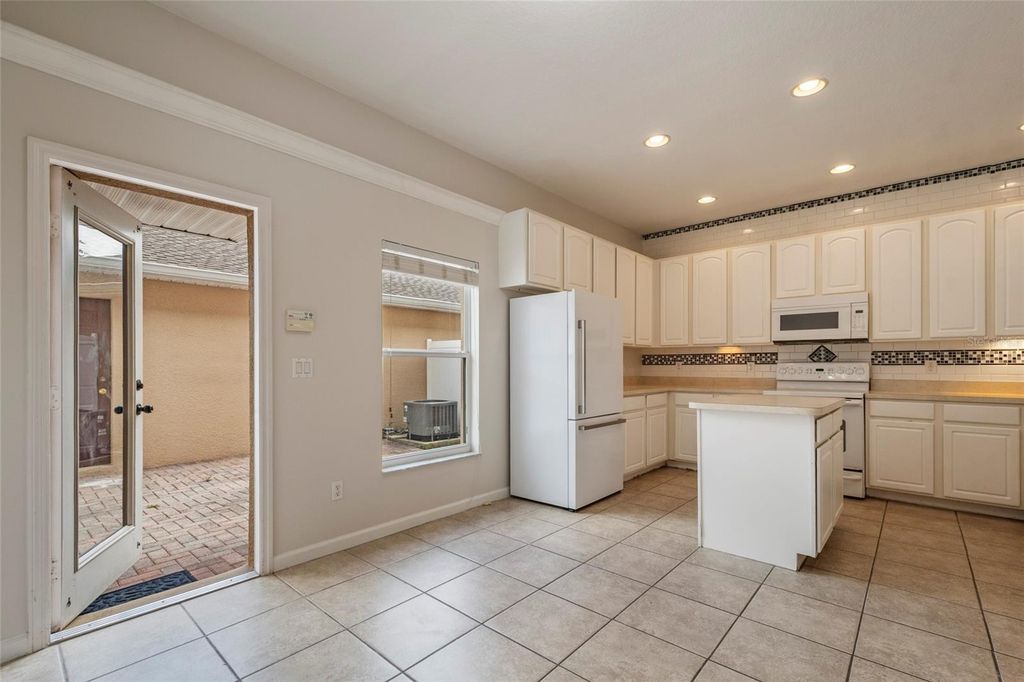 Image 16 of property listing at 9115 HUNTERS MILL DRIVE, Orlando, FL 32832