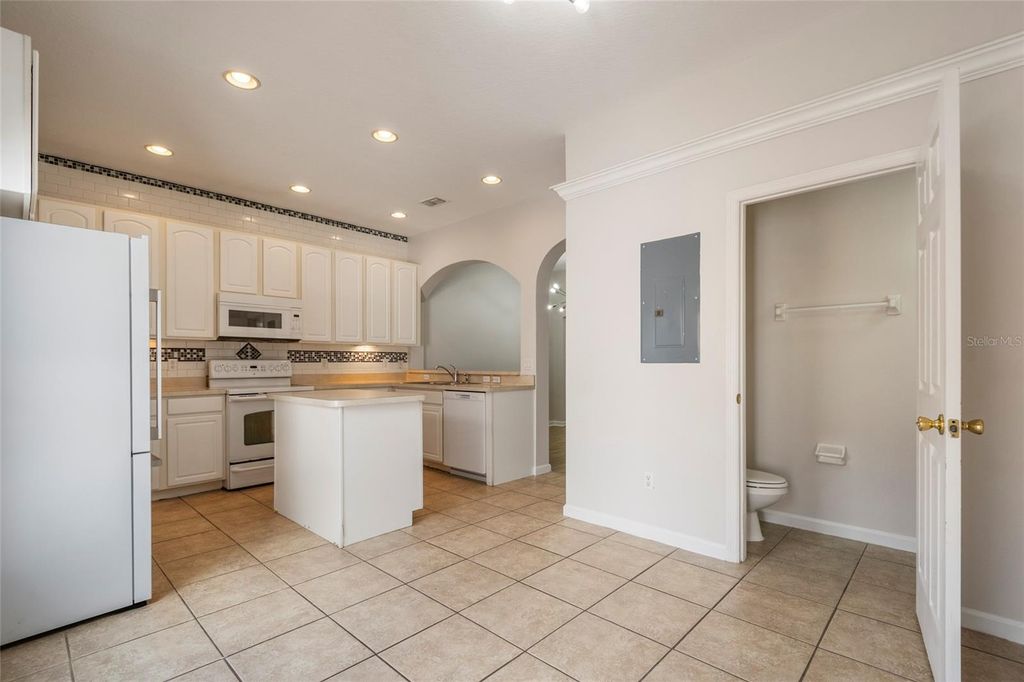 Image 17 of property listing at 9115 HUNTERS MILL DRIVE, Orlando, FL 32832