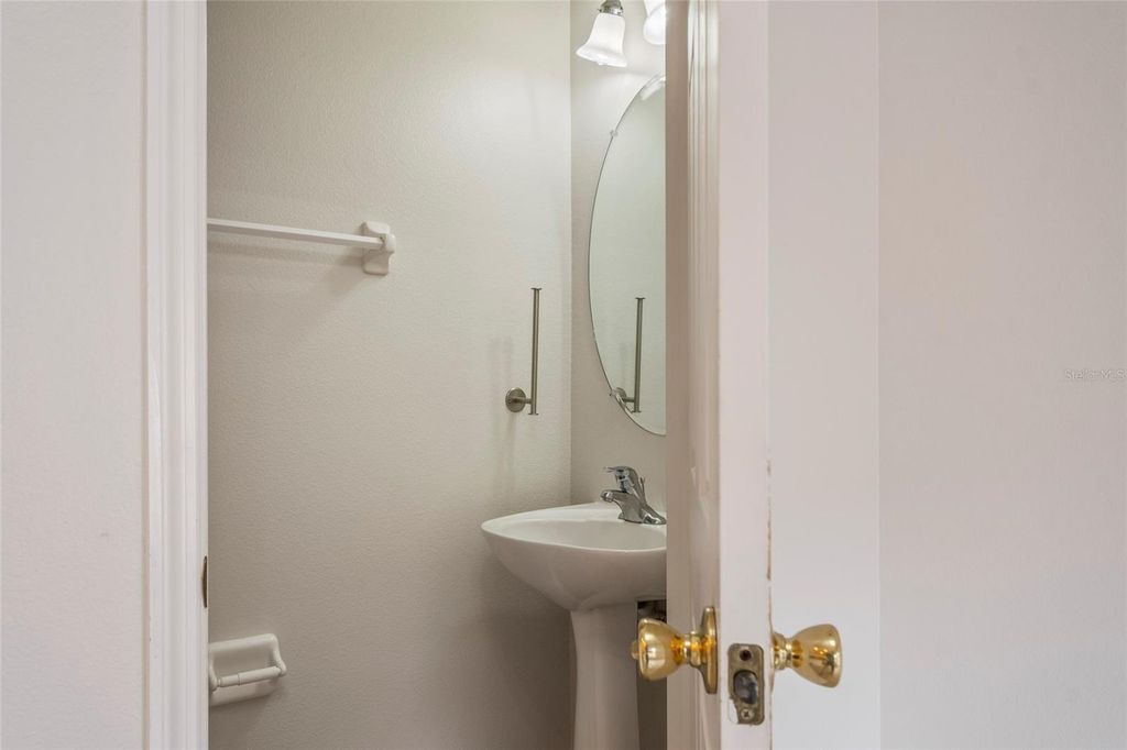 Image 18 of property listing at 9115 HUNTERS MILL DRIVE, Orlando, FL 32832