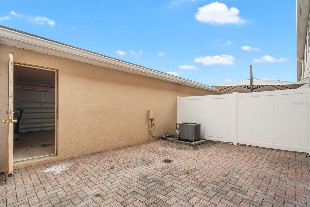 Image 39 of property listing at 9115 HUNTERS MILL DRIVE, Orlando, FL 32832
