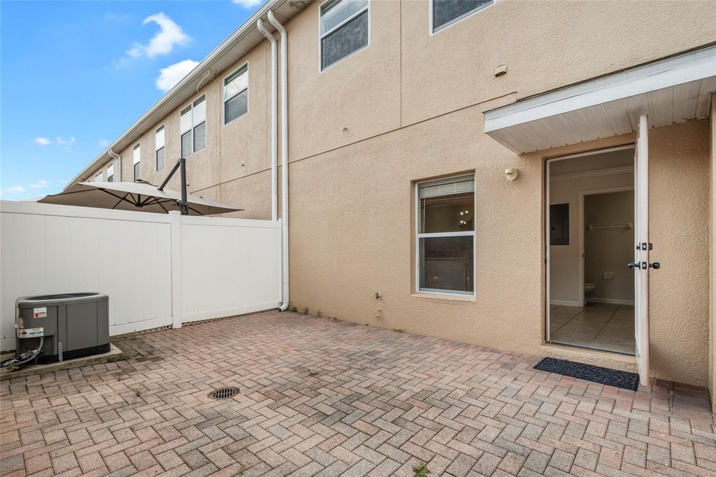 Image 40 of property listing at 9115 HUNTERS MILL DRIVE, Orlando, FL 32832