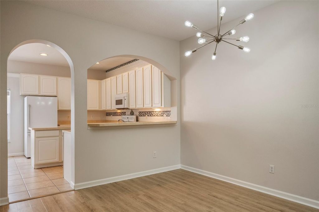 Image 6 of property listing at 9115 HUNTERS MILL DRIVE, Orlando, FL 32832