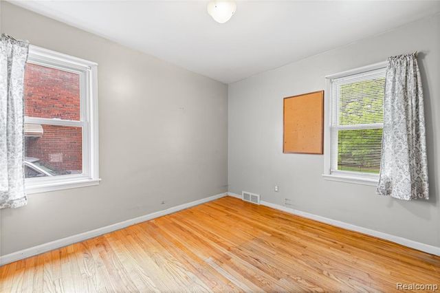 15093 White Avenue, Allen Park, MI 48101