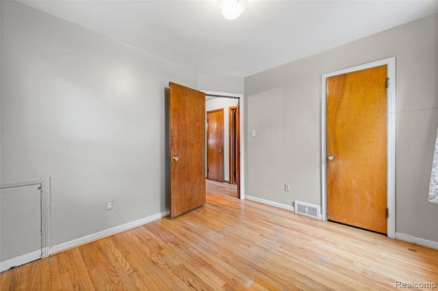 15093 White Avenue, Allen Park, MI 48101