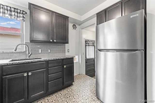 15093 White Avenue, Allen Park, MI 48101
