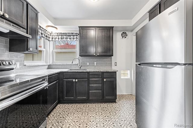15093 White Avenue, Allen Park, MI 48101