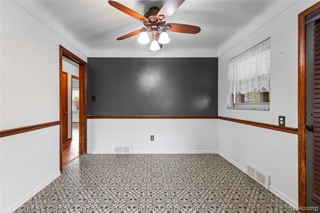 15093 White Avenue, Allen Park, MI 48101