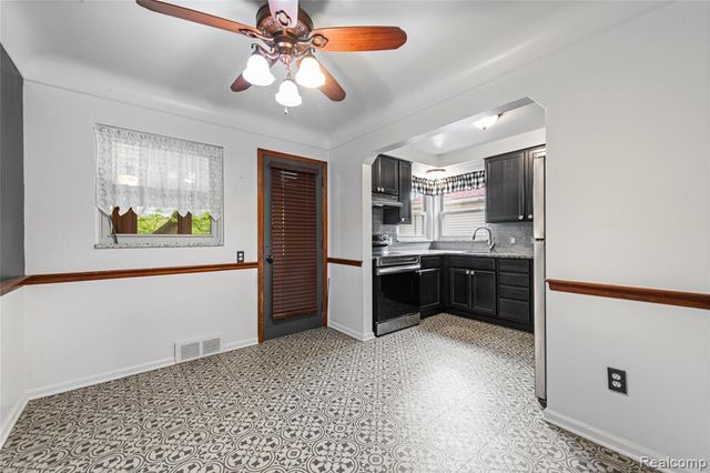 15093 White Avenue, Allen Park, MI 48101