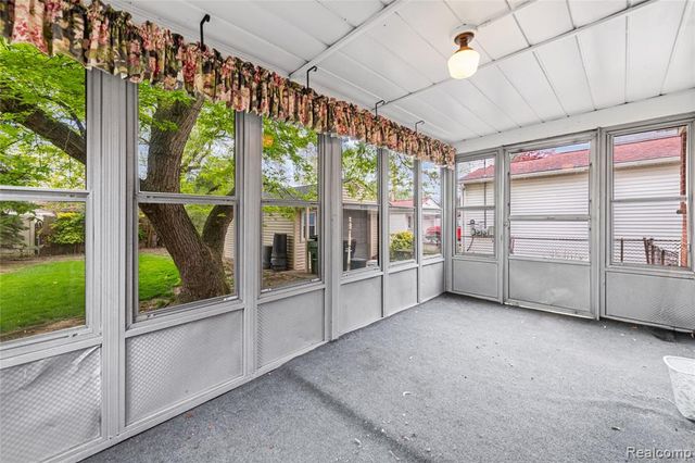 15093 White Avenue, Allen Park, MI 48101