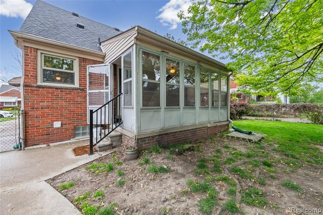 15093 White Avenue, Allen Park, MI 48101