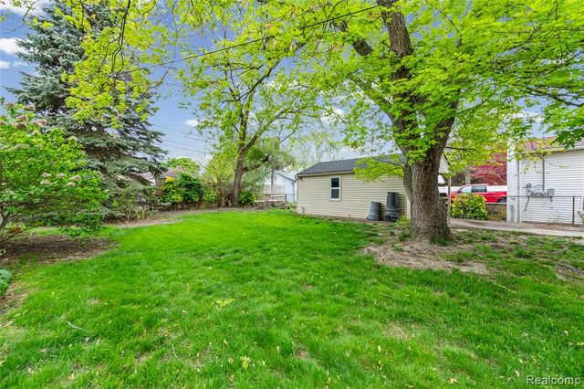 15093 White Avenue, Allen Park, MI 48101