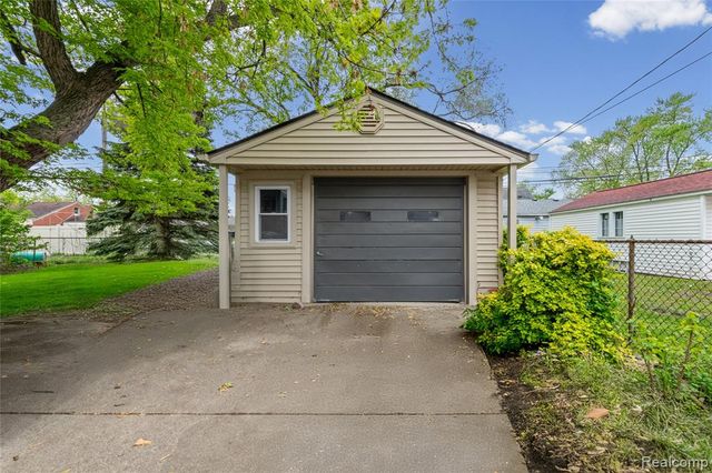 15093 White Avenue, Allen Park, MI 48101