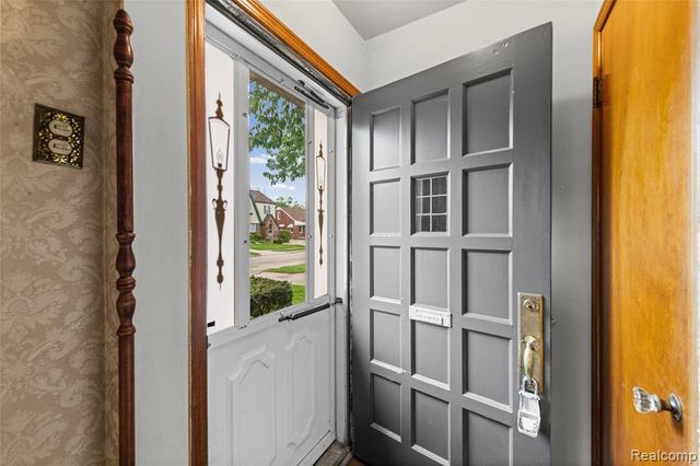 15093 White Avenue, Allen Park, MI 48101