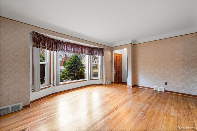 15093 White Avenue, Allen Park, MI 48101