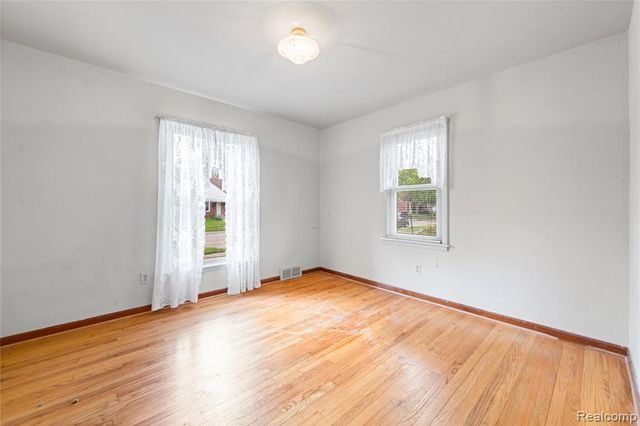 15093 White Avenue, Allen Park, MI 48101