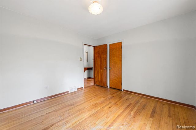 15093 White Avenue, Allen Park, MI 48101