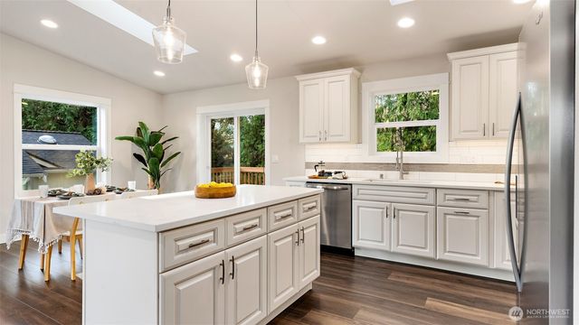 40 Trader Lane, Port Ludlow, WA 98365