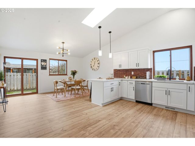 7259 Se HARNISH St, Hillsboro, OR 97123