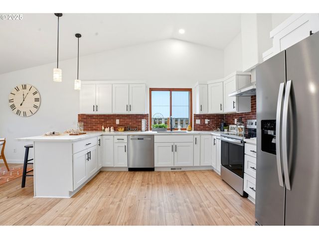 7259 Se HARNISH St, Hillsboro, OR 97123