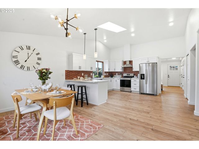 7259 Se HARNISH St, Hillsboro, OR 97123