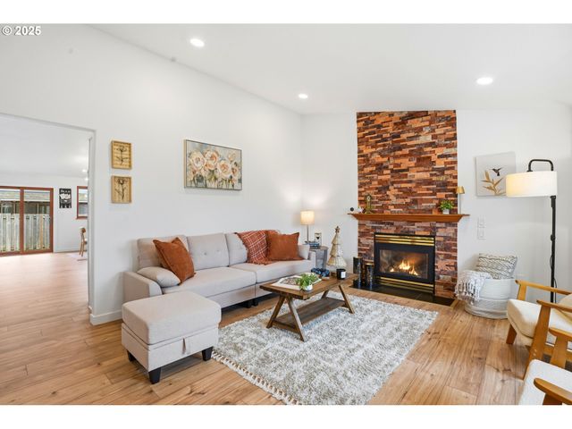 7259 Se HARNISH St, Hillsboro, OR 97123