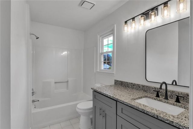 9757 Washington Circle, Jonesboro, GA 30238