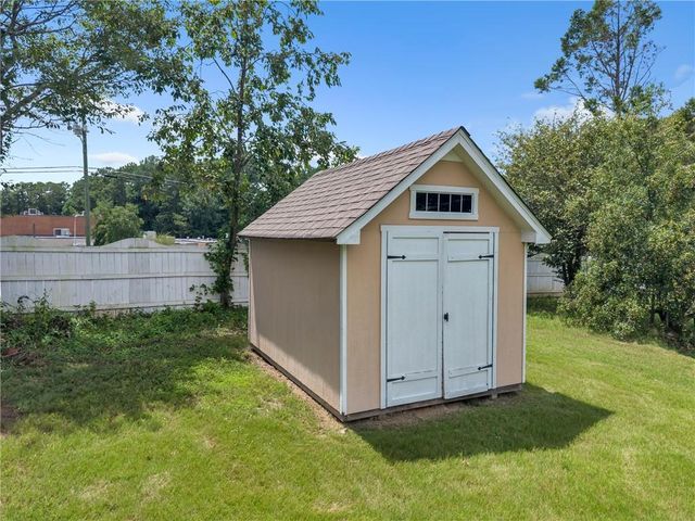 9757 Washington Circle, Jonesboro, GA 30238