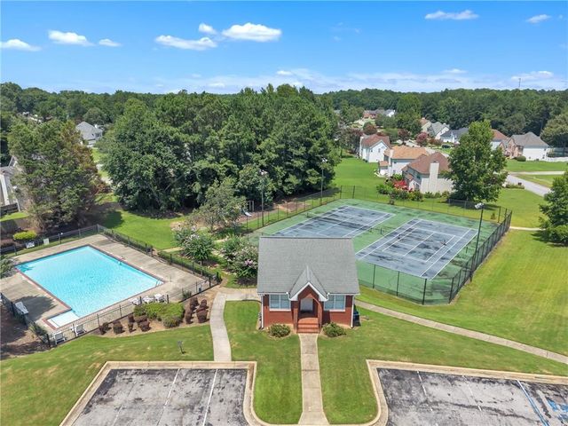9757 Washington Circle, Jonesboro, GA 30238