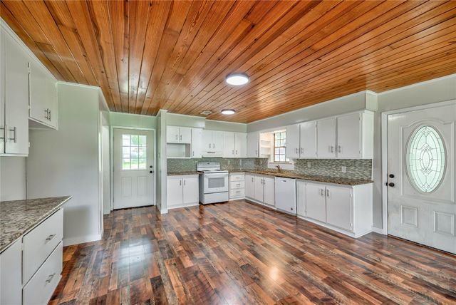 428 Lakewood Drive, Trinity, TX 75862