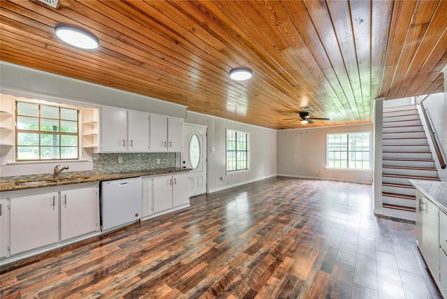 428 Lakewood Drive, Trinity, TX 75862