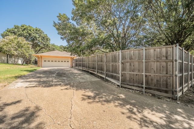 7720 Lone Moor Circle, Dallas, TX 75248
