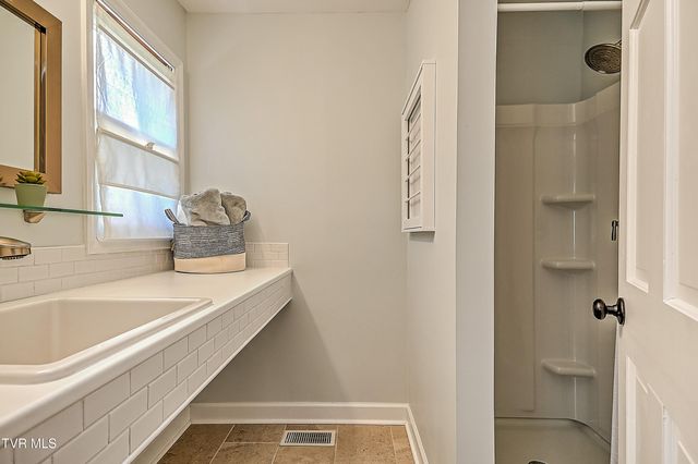 1032 Rotherwood Drive, Kingsport, TN 37660