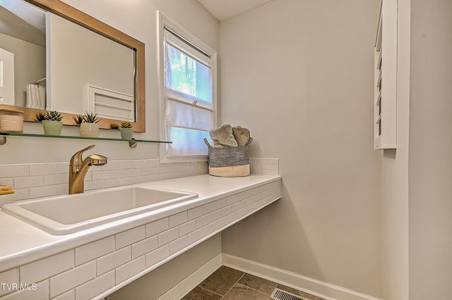 1032 Rotherwood Drive, Kingsport, TN 37660