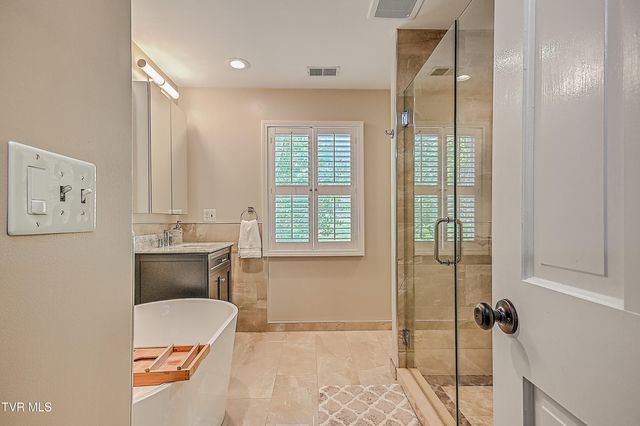 1032 Rotherwood Drive, Kingsport, TN 37660