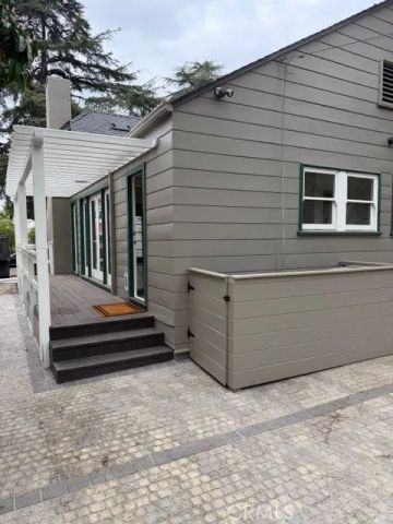 402 N Irving, Los Angeles, CA 90004