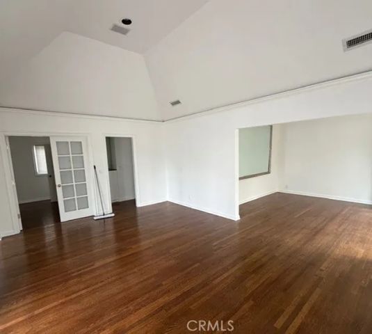 402 N Irving, Los Angeles, CA 90004