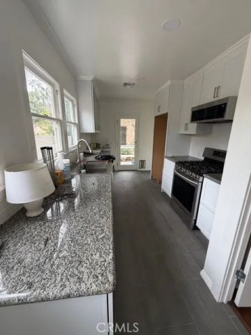 402 N Irving, Los Angeles, CA 90004