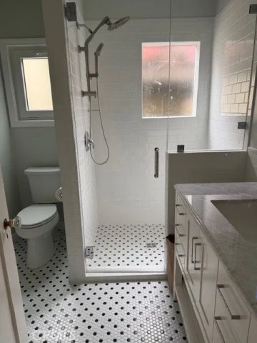 402 N Irving, Los Angeles, CA 90004