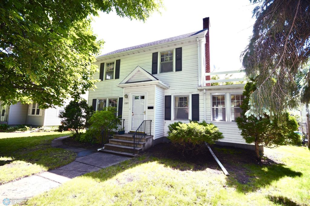 1321 4th Street N, Fargo, ND 58102