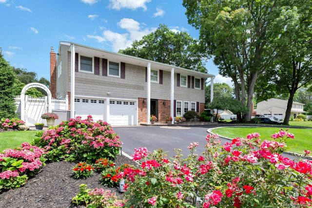 23 Gaynor Avenue, Nesconset, NY 11767